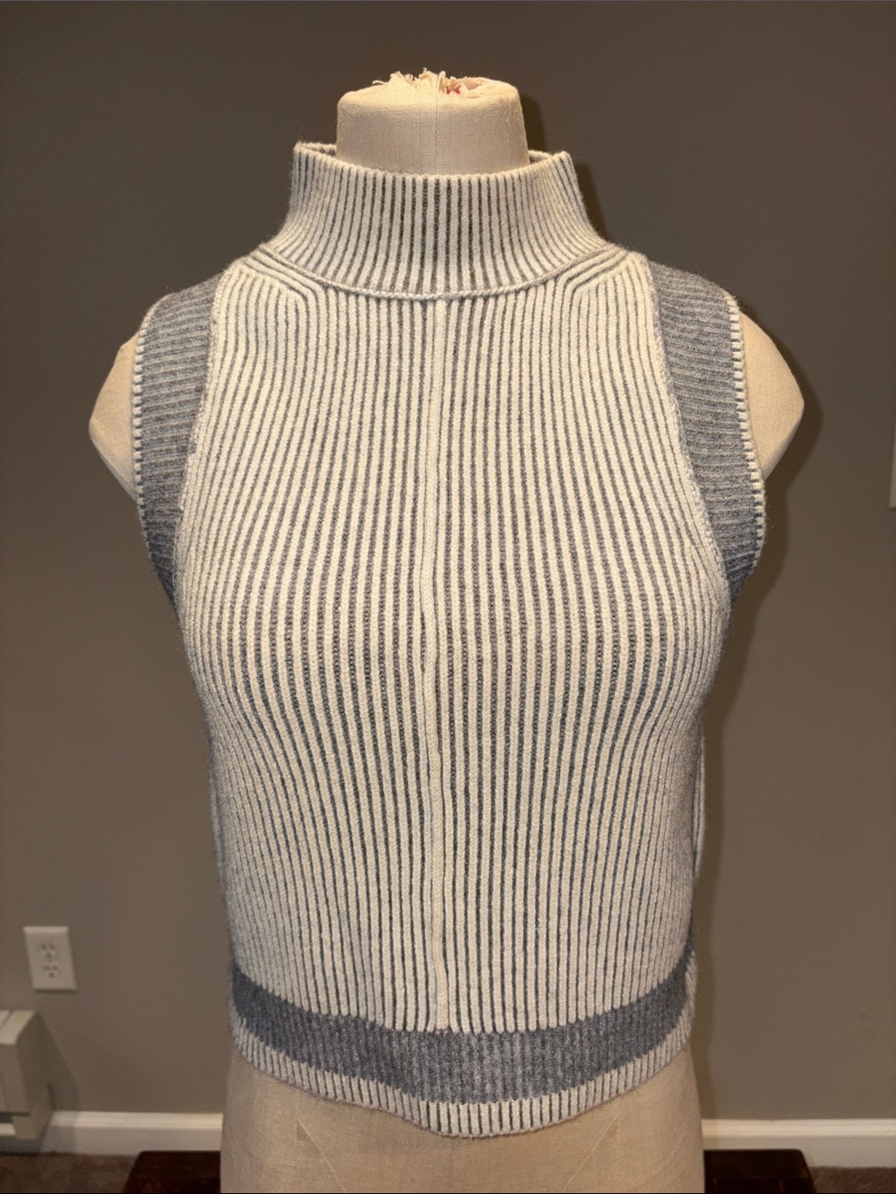 NWT Pilcro Ribbed Crop Sweater Tank Size XS - Picture 2 of 11